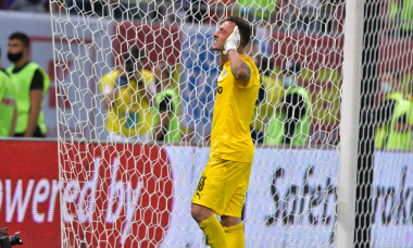 Mirko Pigliacelli, salutând suporterii după Supercupa României / Foto: Sport Pictures