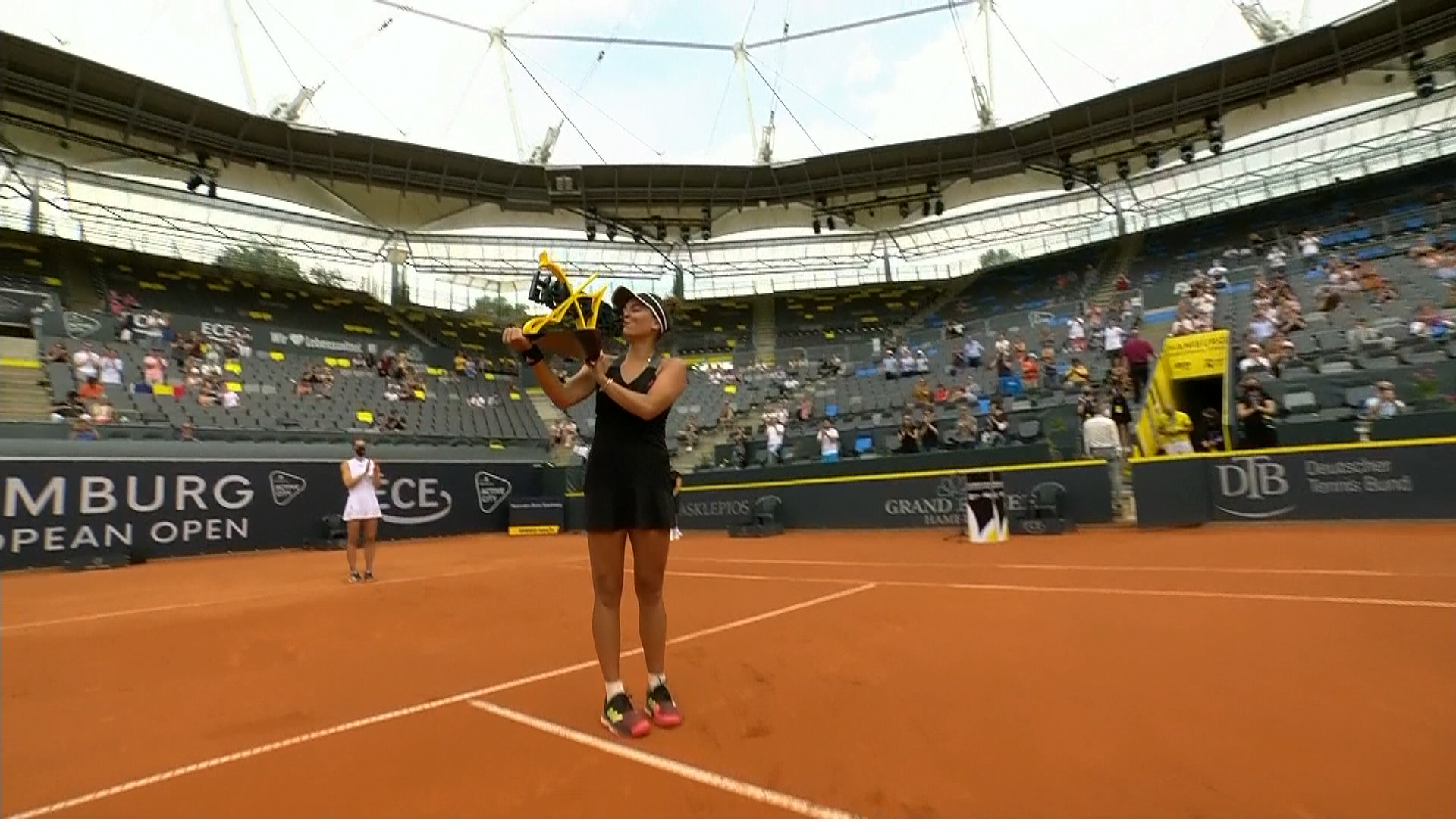 Gabriela Ruse, performanța carierei! E noua campioană de la Hamburg, după o superfinală cu Petkovic. Lacrimi de bucurie!