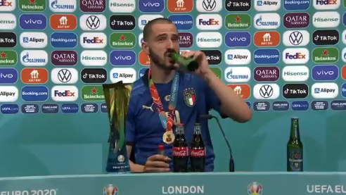 Leonardo Bonucci a făcut show după Italia - Anglia. Moment memorabil la conferința de presă: ”O să beau tot!”