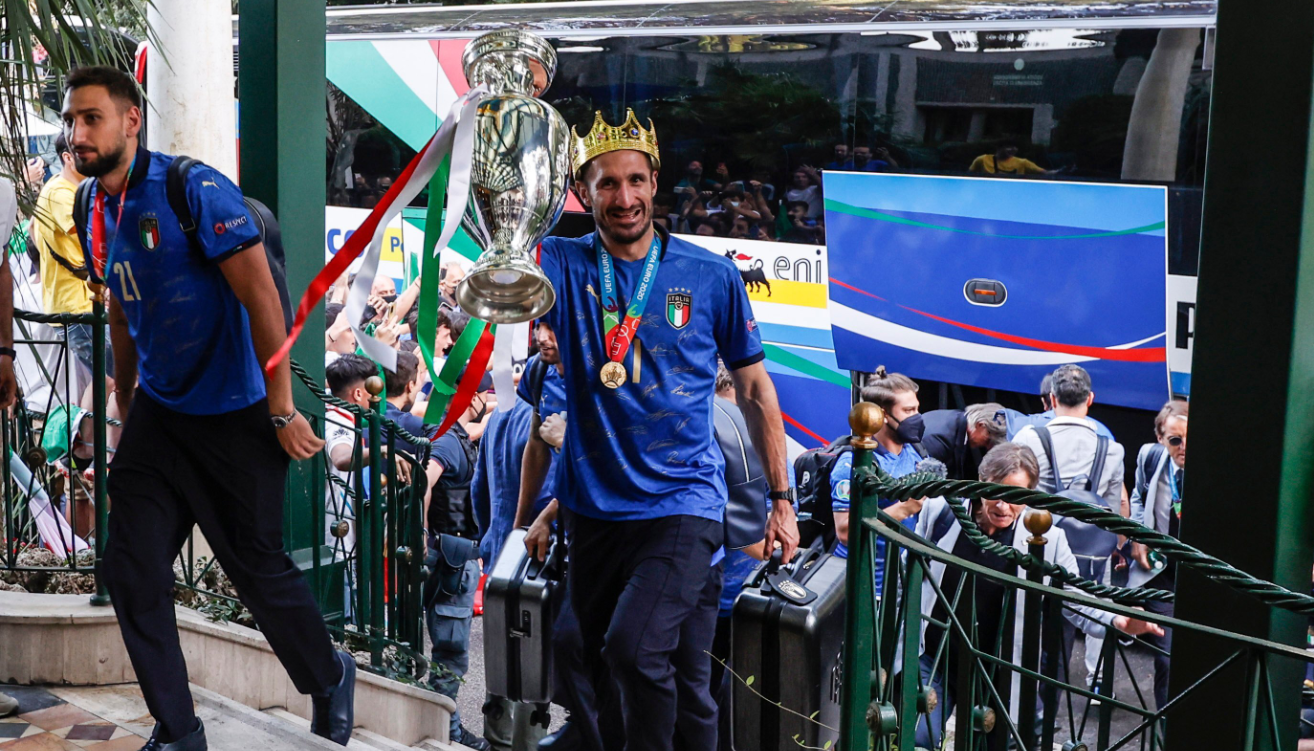 Trofeul EURO 2020 a ajuns în Italia! Giorgio Chiellini, ”rege” la Roma