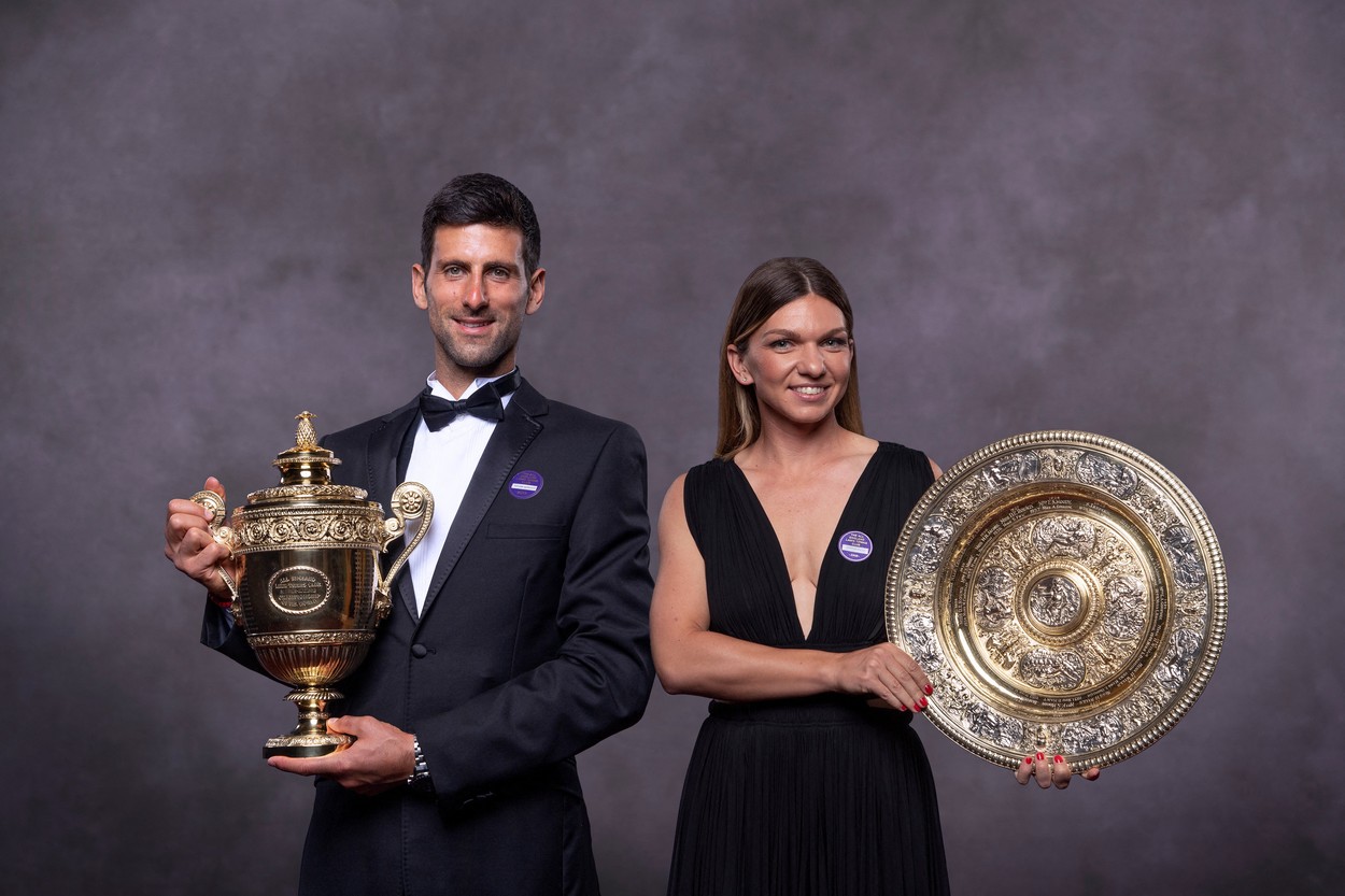 Ce i-a transmis Simona Halep lui Novak Djokovic după ce sârbul a cucerit titlul la Wimbledon și a intrat în istorie