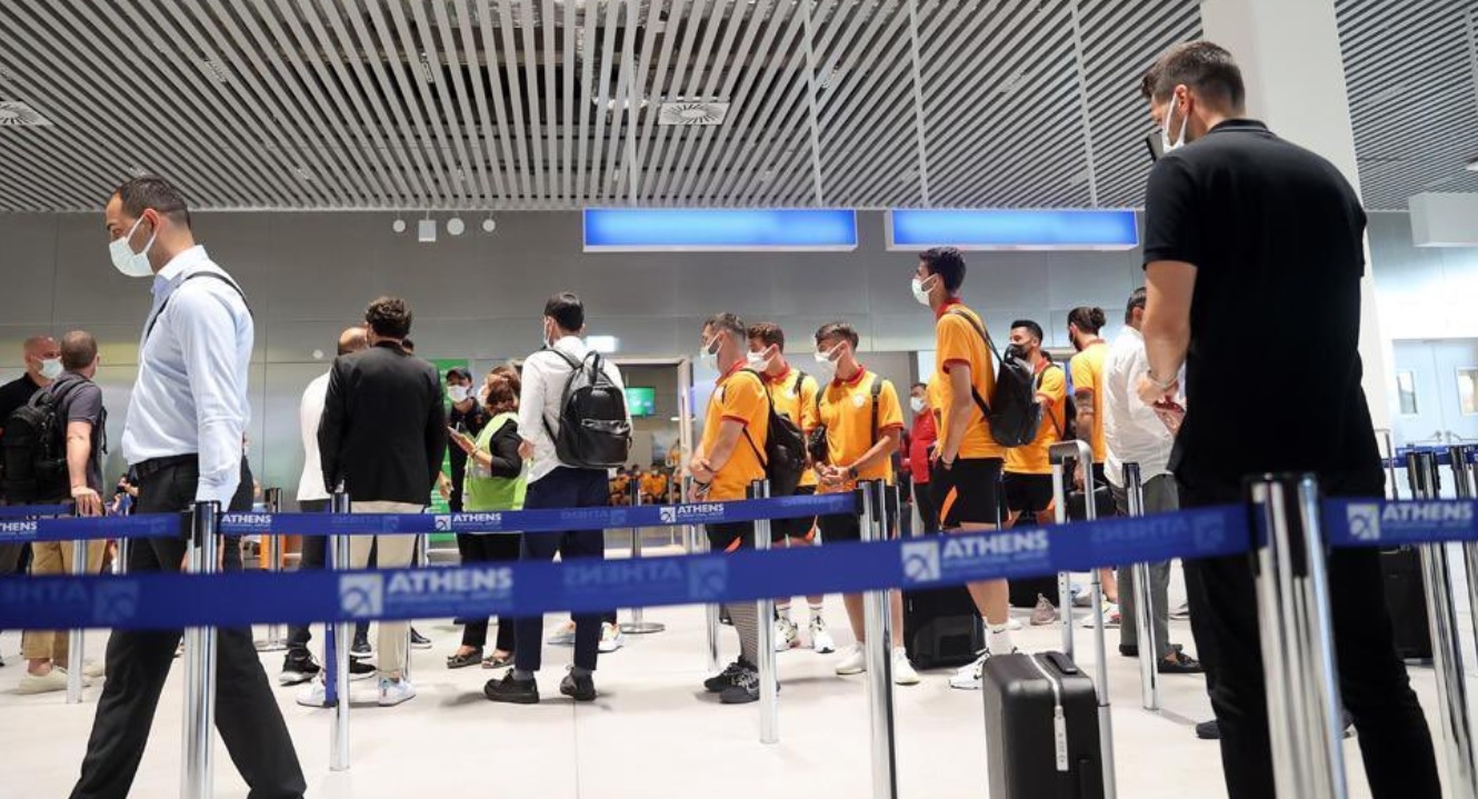 Jucătorii lui Galatasaray, întorși din drum pe aeroportul din Atena: ”O atitudine impertinentă!” Ce acuzații aduc turcii