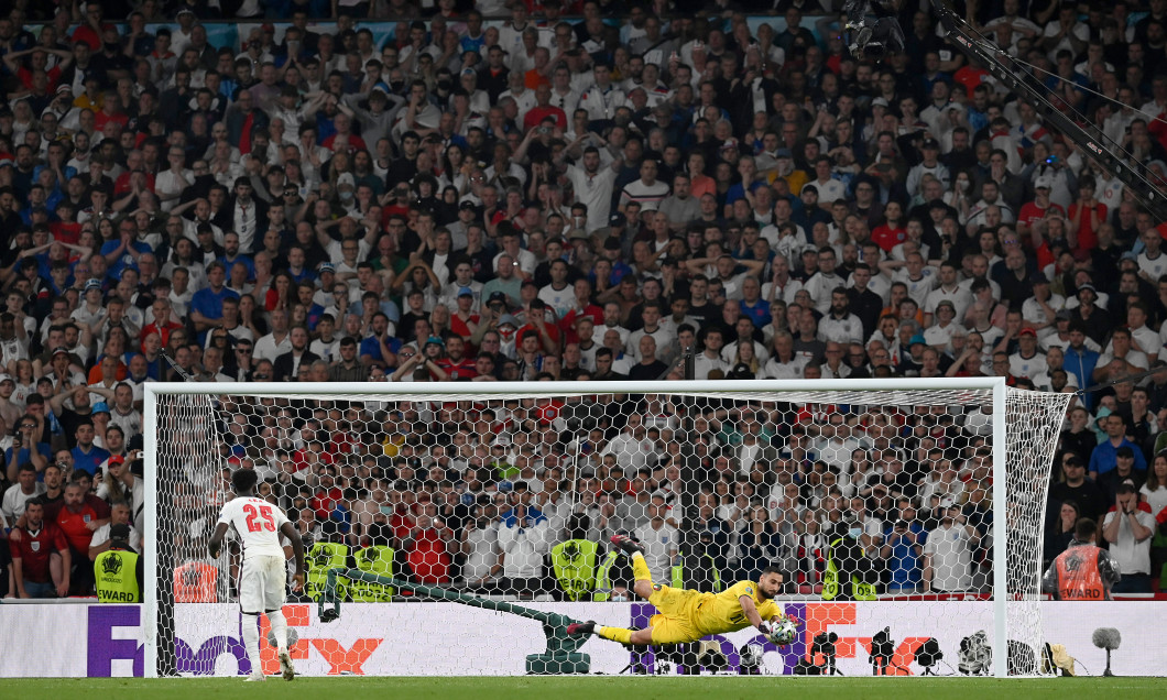 Gianluigi Donnarumma a apărat execuția lui Bukayo Saka în finala EURO 2020 / Foto: Getty Images