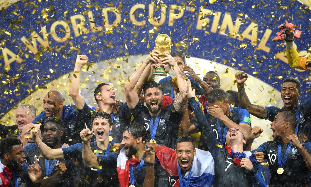 Olivier Giroud, cu trofeul Cupei Mondiale / Foto: Getty Images