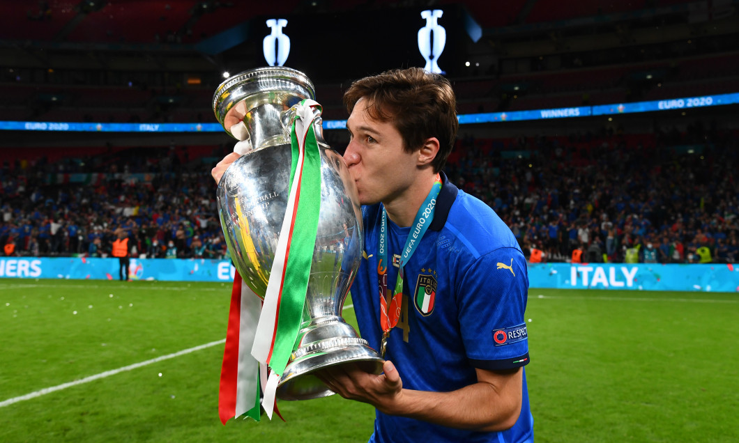 Federico Chiesa, cu trofeul Campionatului European / Foto: Getty Images