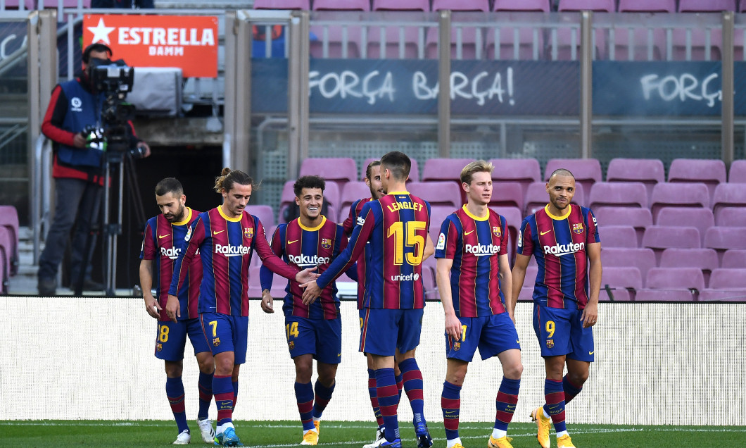 Fotbaliștii Barcelonei, într-un meci cu Osasuna / Foto: Getty Images