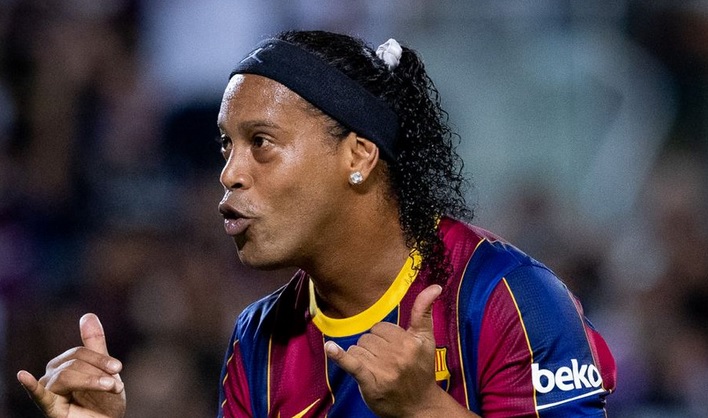 Barcelona, supărată din nou pe Ronaldinho! Ce gest al brazilianului i-a înfuriat pe cei din conducerea catalană