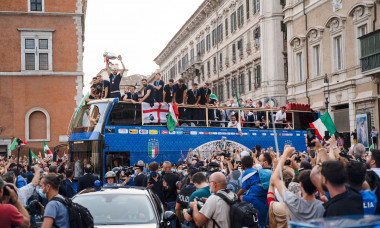 ROME, ITALY - JULY 12, 2021. The footballers of the Italian national team celebrate the victory at Euro 2020 by exhibiting the European Cup from an open bus with a tour in the center of Rome. Credit: Andrea Petinari/Medialys Images/Alamy Live News