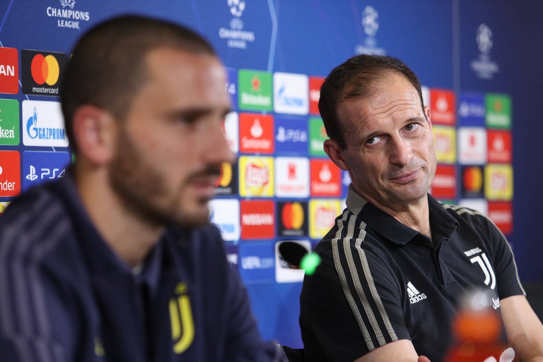 ”Să-și cumpere o banderolă și să se joace cu ea pe stradă!” Allegri a explicat de ce Bonucci nu poate fi căpitanul lui Juventus