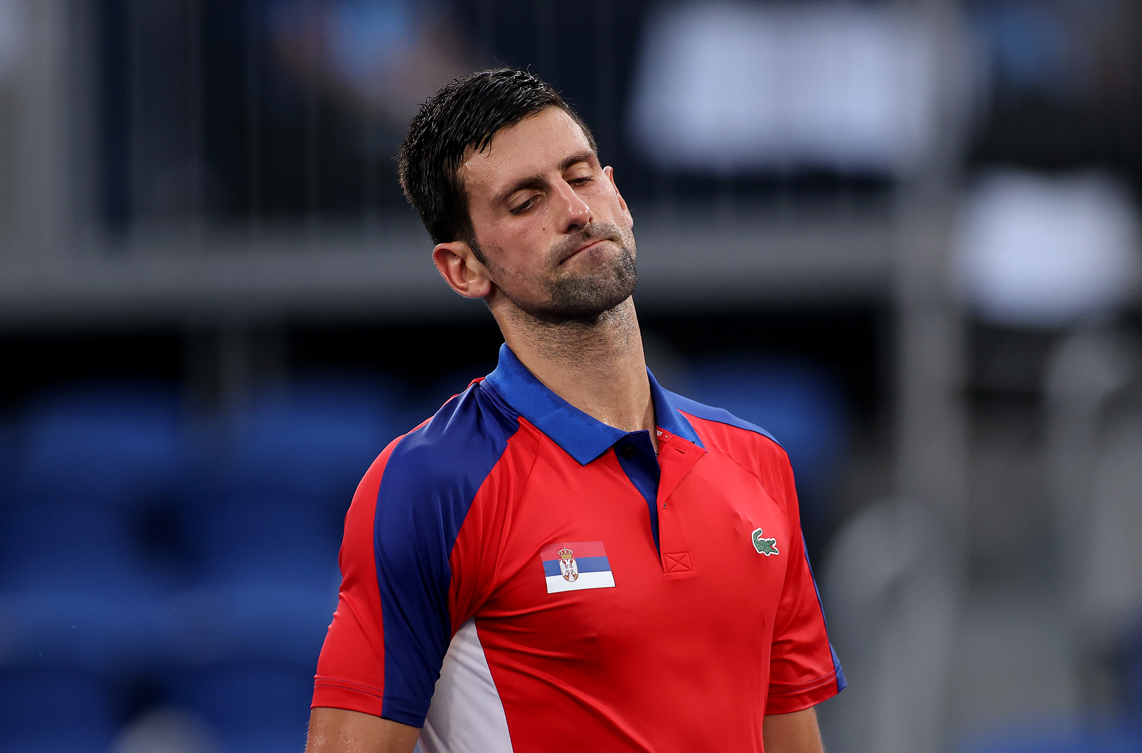 Novak Djokovic și-a ieșit din minți la JO! Sârbul a azvârlit o rachetă în tribune, după a trântit-o în fileu pe a doua
