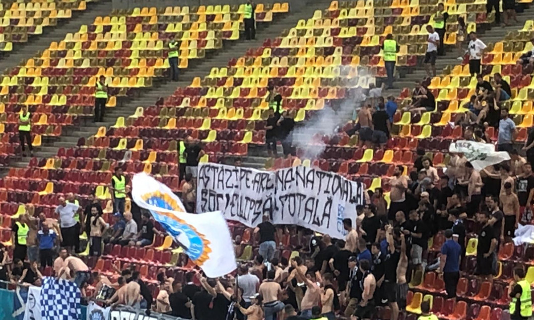 Banner-ul afișat de constănțeni la meciul cu Rapid / Foto: Digi Sport