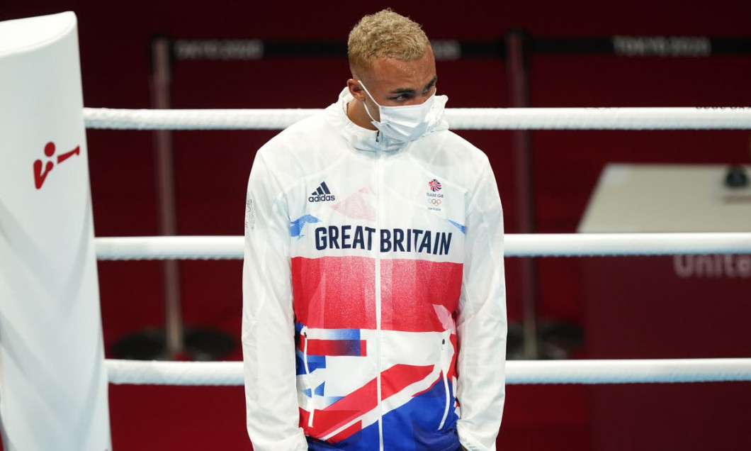 Ben Whittaker a refuzat să poarte medalia olimpică / Foto: Twitter @SportsCircusInt