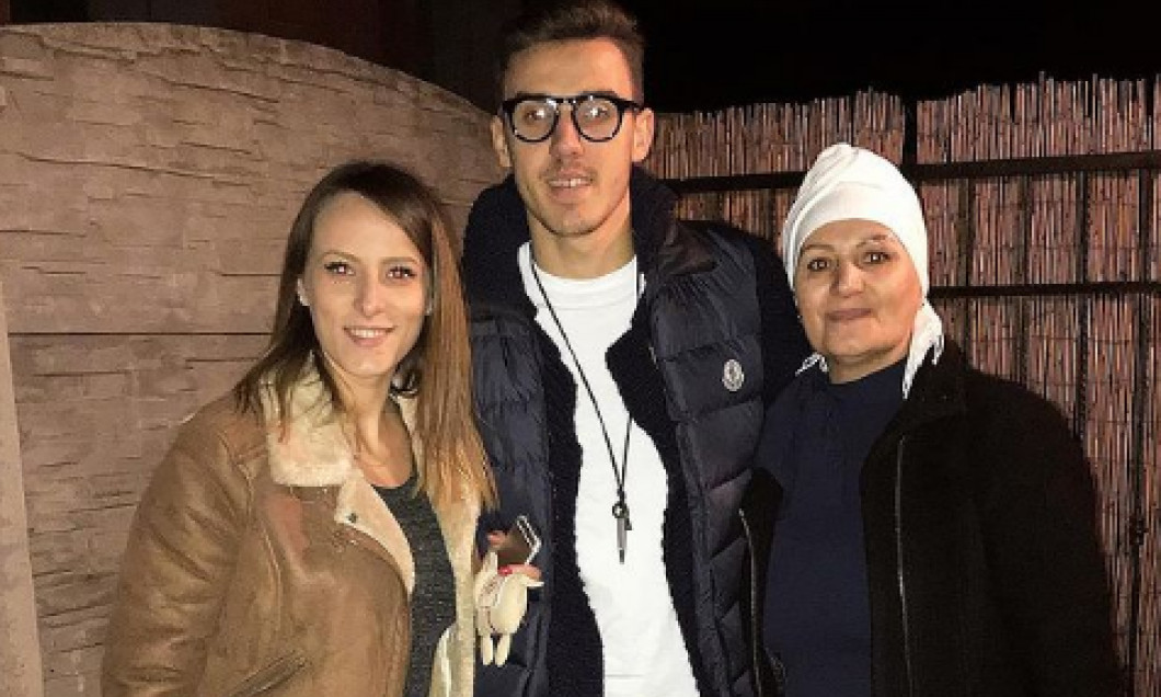 Răzvan Oaidă, alături de sora și mama sa / Foto: Instagram@oaidarazvan26