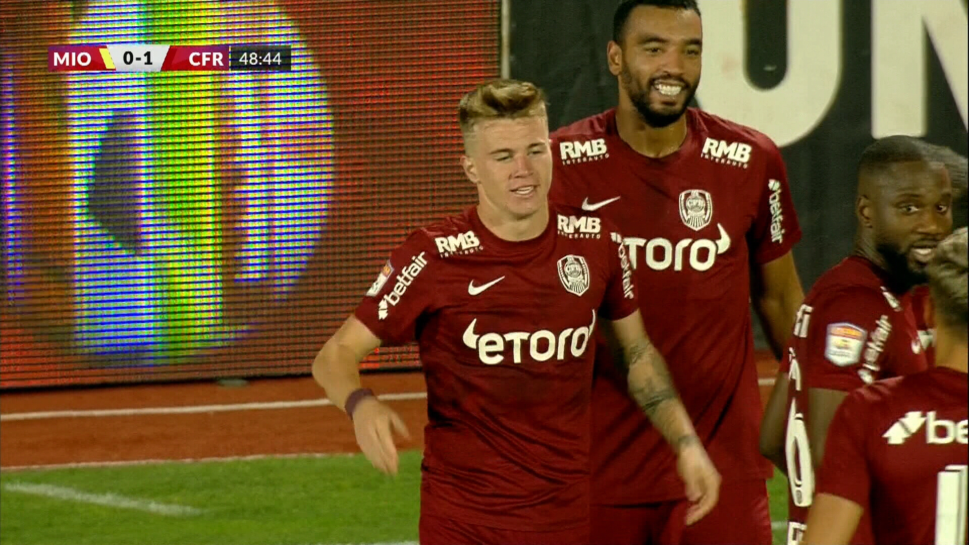 CS Mioveni - CFR Cluj 0-1. Ardelenii obțin victoria după un gol marcat din ofsaid și un penalty neacordat elevilor lui Pelici