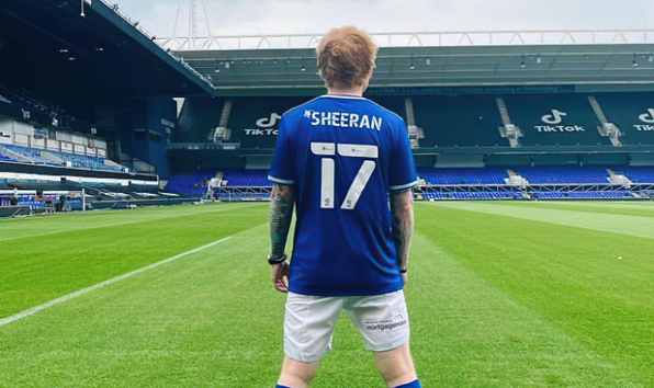 “Credeam că e o glumă!” Ed Sheeran a fost inclus oficial în lotul lui Ipswich Town. Care a fost reacția cântărețului