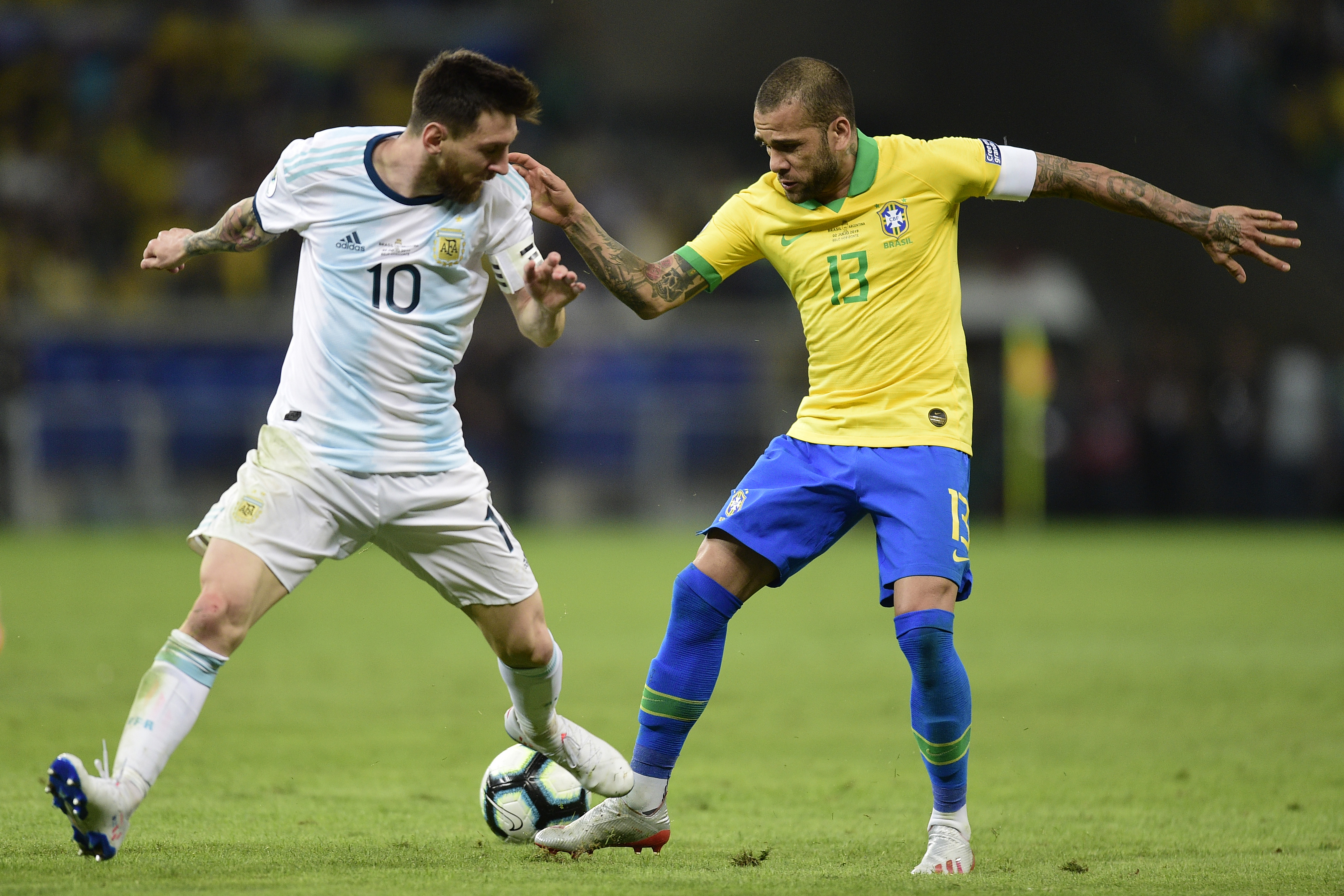 Lionel Messi a spus că vrea să devină cel mai titrat jucător din istorie, iar Dani Alves i-a răspuns! Replica brazilianului