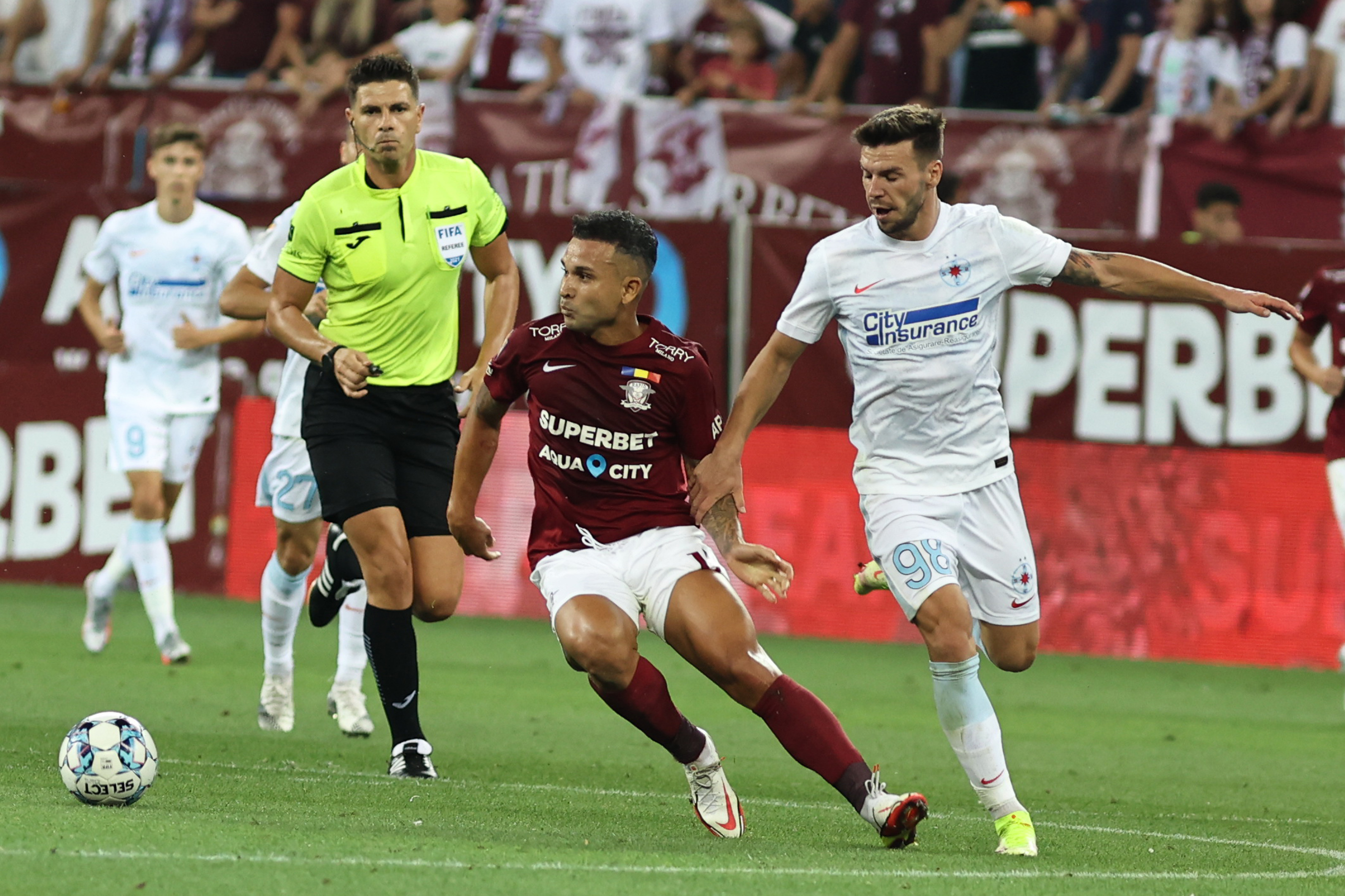 Se aprinde derby-ul FCSB - Rapid. Noi suntem clonă sau ei? Parcă ei sunt în Liga a 4-a, nu?