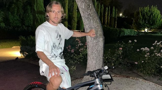 Luka Modric și-a etalat pe internet bicicleta care costă cât o mașină, lansată în doar 100 de exemplare. Ce știe să facă