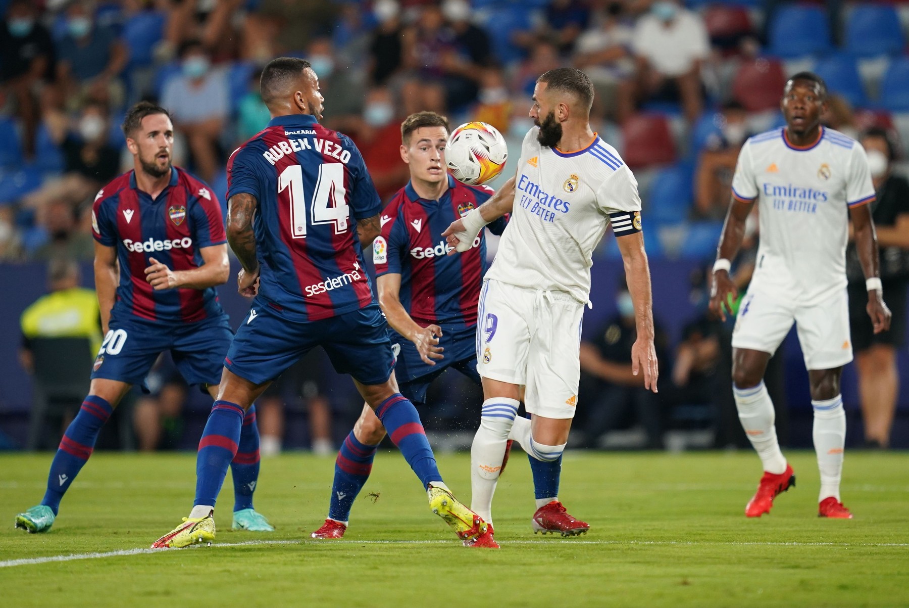 Levante - Real Madrid 3-3. Meci incendiar în etapa a doua din LaLiga! Gazdele, forțate să joace cu un fundaș în poartă