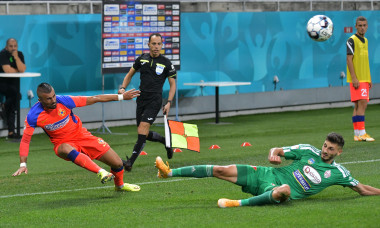 Valentin Crețu, în meciul FCSB - Sepsi / Foto: Sport Pictures