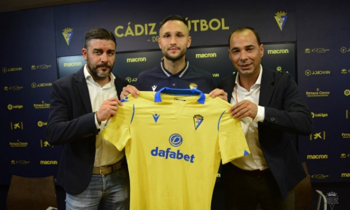 662x372a_24140724presentacion-florin-andone-14