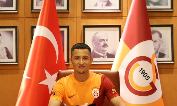 Olimpiu Moruțan, prezentat la Galatasaray / Foto: Twitter@GalatasaraySK