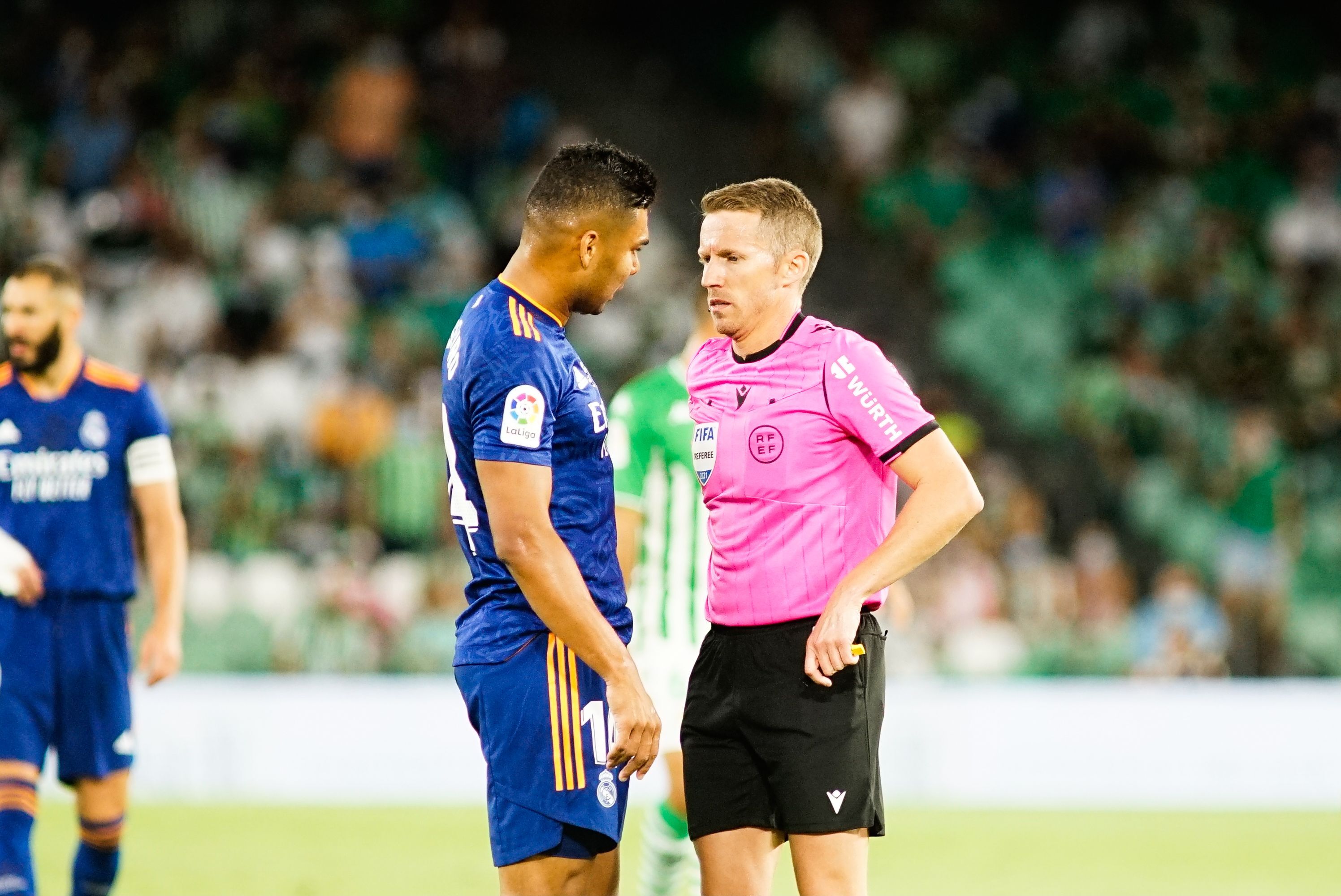 Casemiro, ”fault” la arbitru! Scene amuzante petrecute în timpul partidei Real Madrid - Betis