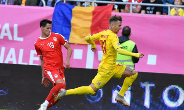 Denis Drăguș, într-un meci România - Serbia / Foto: Sport Pictures