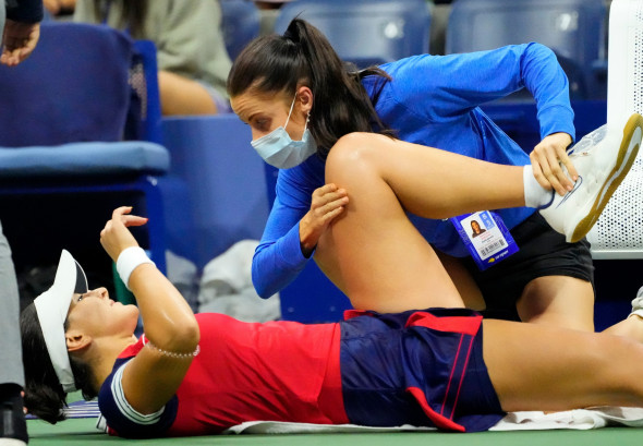 Bianca Andreescu a acuzat probleme medicale în meciul cu Maria Sakkari / Foto: Profimedia