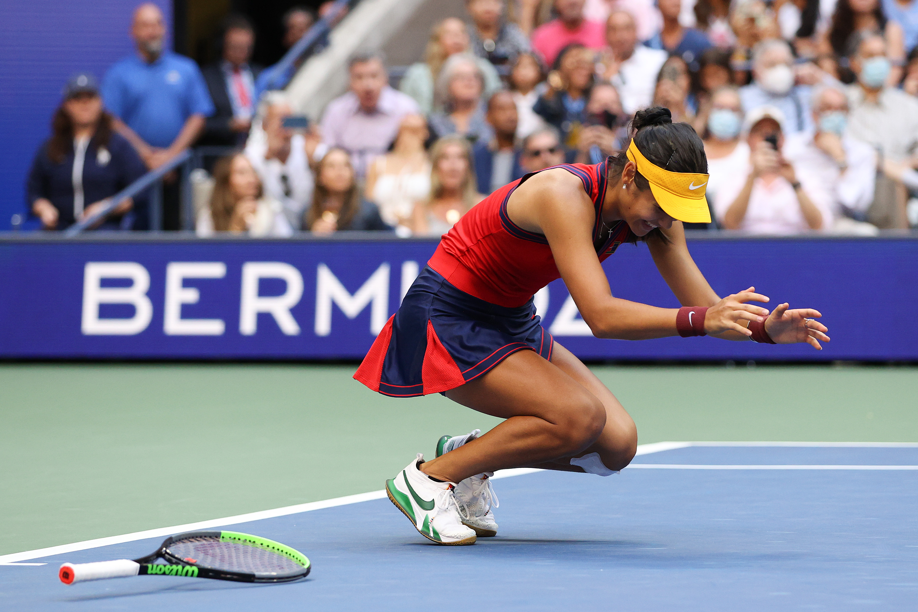 Emma Răducanu - Leylah Fernandez 6-4, 6-3. Sportiva cu origini românești a câștigat US Open venind din calificări, fără set cedat