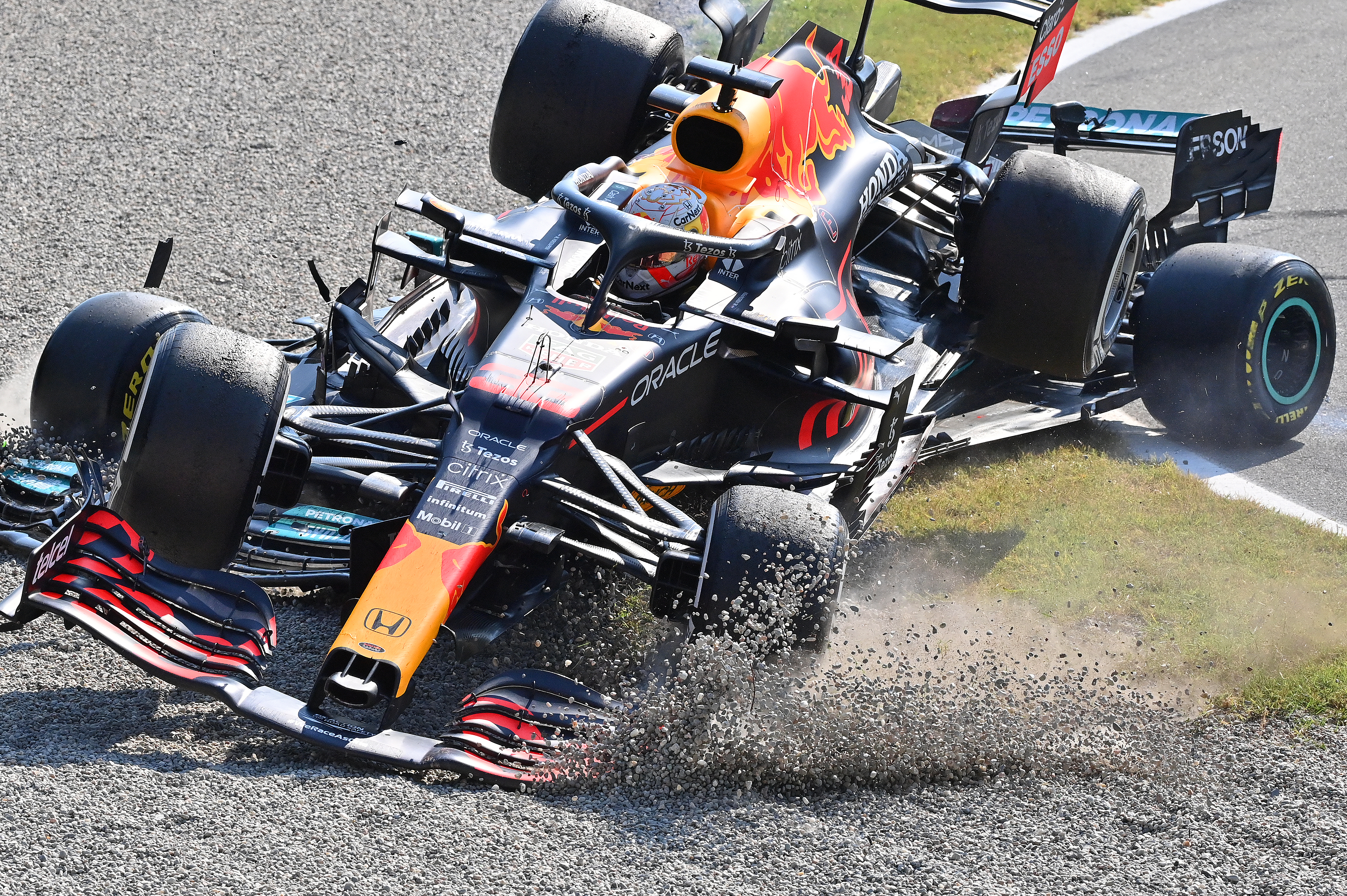 Reacția șefului Formulei 1 după ultimul incident dintre Hamilton și Verstappen: ”Sunt ca doi cocoși în același coteț!”