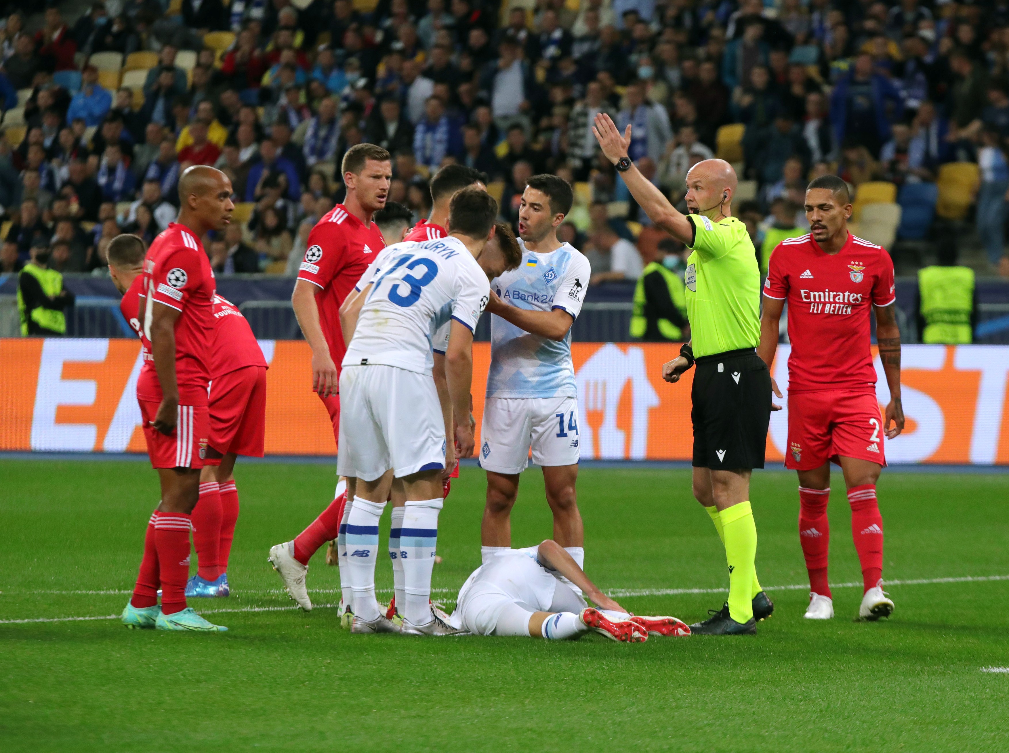 Dinamo Kiev - Benfica 0-0. Două bare în prelungiri și gol anulat la ultima fază pentru echipa lui Mircea Lucescu