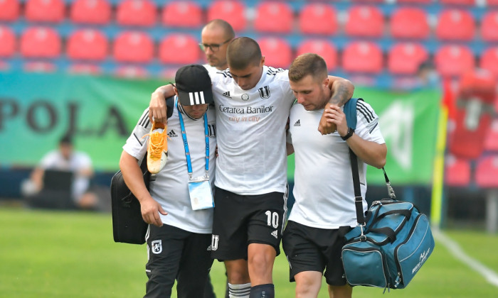 Juan Bauza, după accidentarea suferită la Voluntari / Foto: Sport Pictures