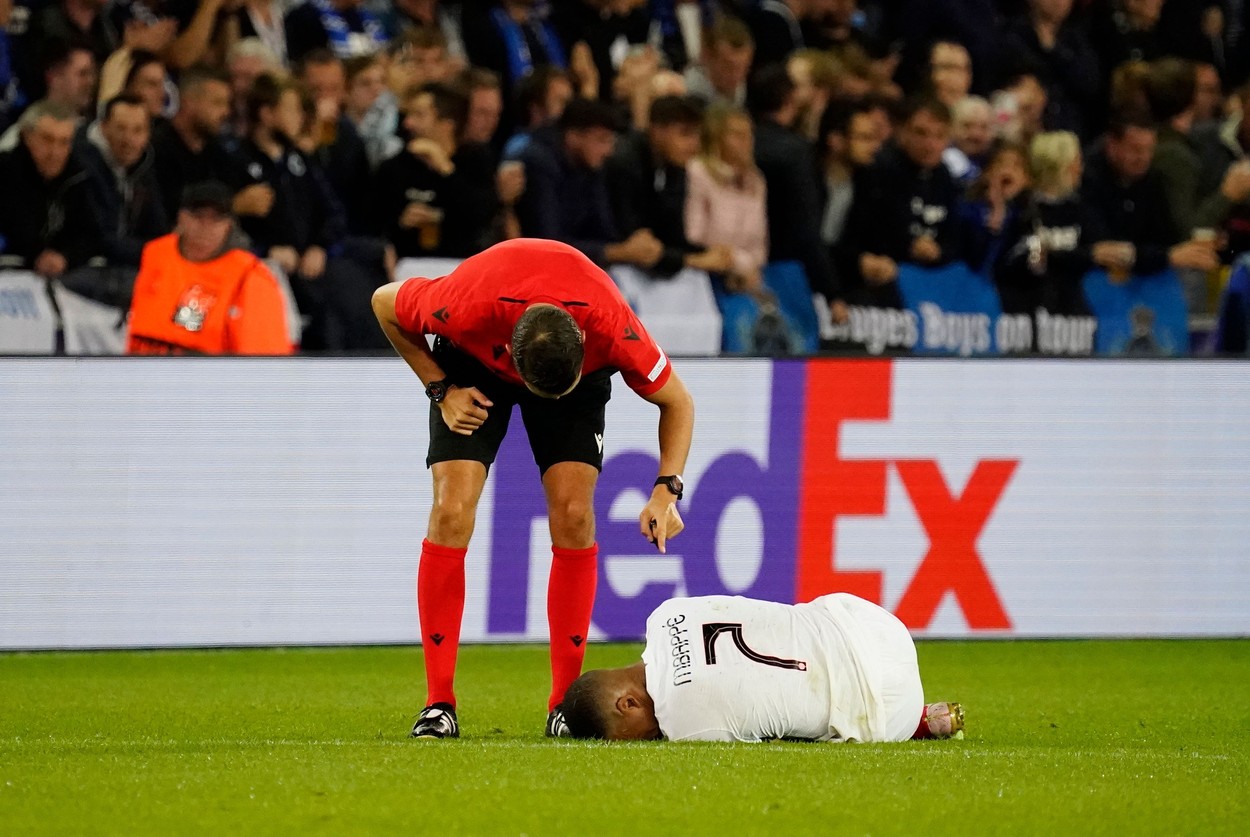 Mbappe, accidentat în egalul făcut de PSG la Brugge! Reacţia lui Pochettino