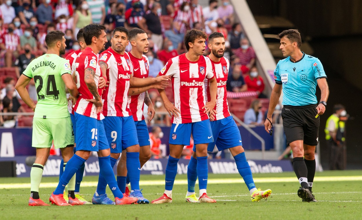 Scandal în La Liga! Arbitrul a dezlănțuit furia jucătorilor și a oficialilor lui Atletico Madrid. Ce s-a întâmplat