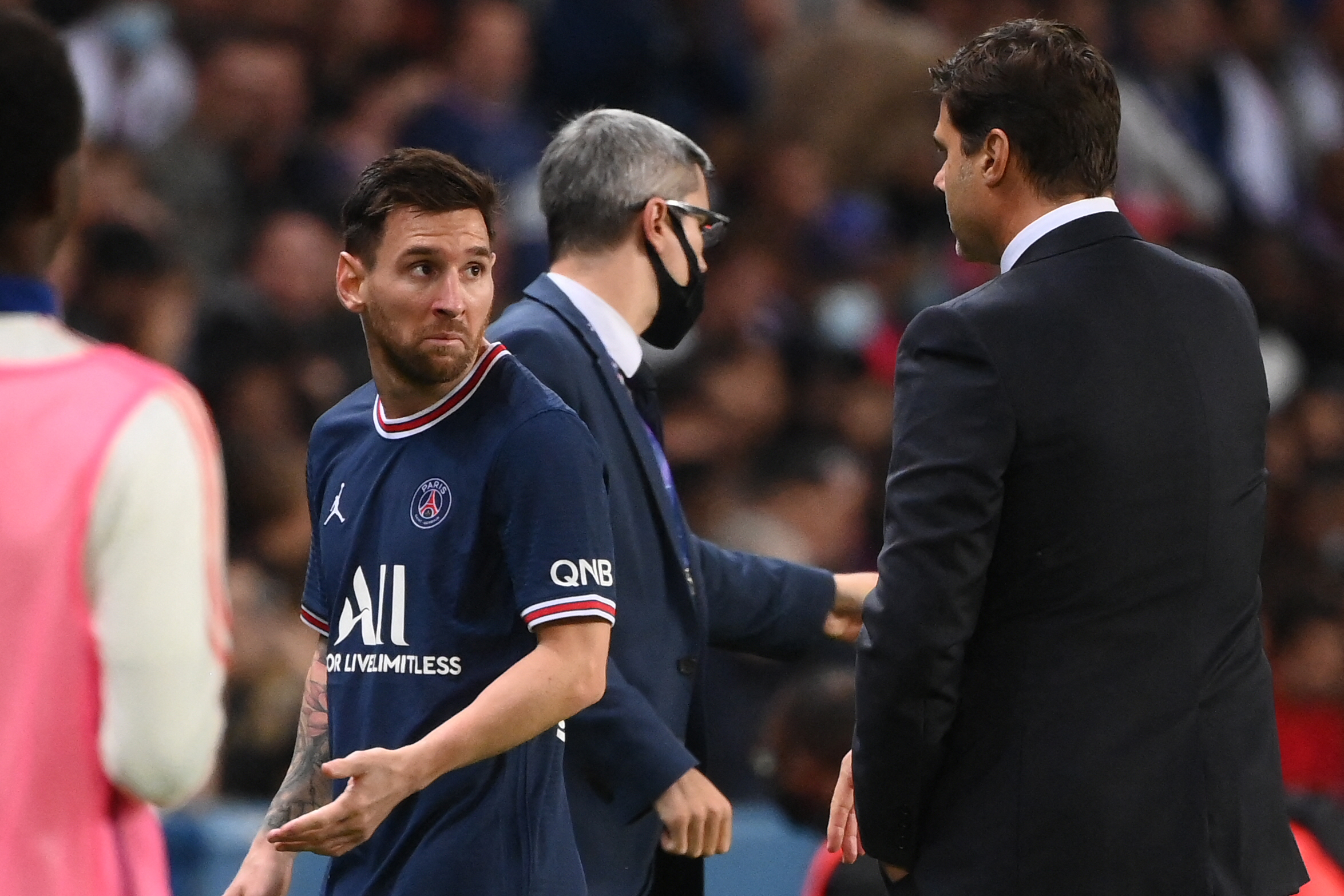 Ruptură la PSG! Pochettino l-a schimbat pe Messi în derby-ul cu Lyon, starul argentinian a refuzat să-i strângă mâna