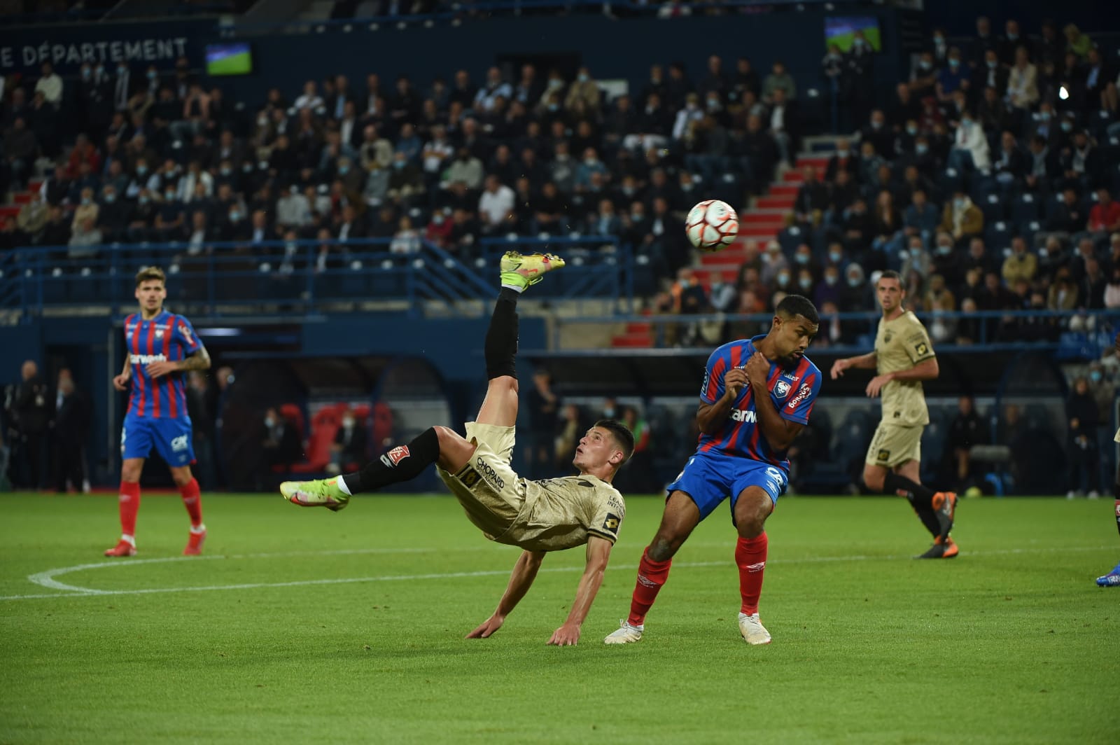 Alex Dobre, decisiv la primul meci ca titular în Ligue 2. Assist pentru a treia victorie consecutivă a lui Dijon