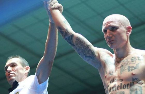 Un pugilist a fost suspendat din cauza tatuajelor! Adversarul său s-a declarat ”dezgustat”
