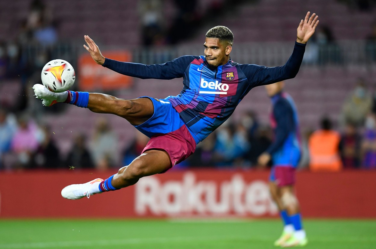 Ce se întâmplă cu Ronald Araujo? Xavi a vorbit pentru prima dată despre contractul fundașului Barcelonei