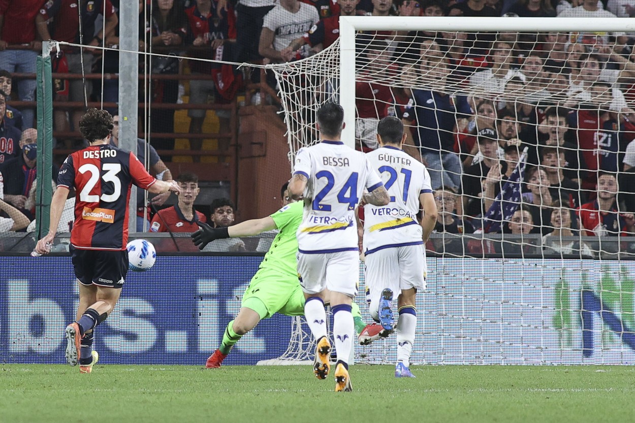Gol neobișnuit marcat în Serie A! Ce "accesoriu" l-a ajutat pe Destro să înscrie în Genoa - Verona 3-3