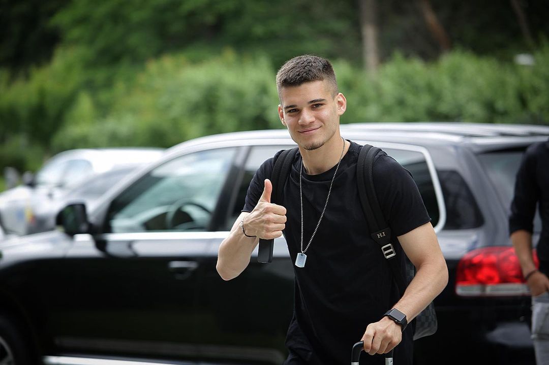 Ianis Hagi face bani și când este accidentat. Ce contract important a semnat