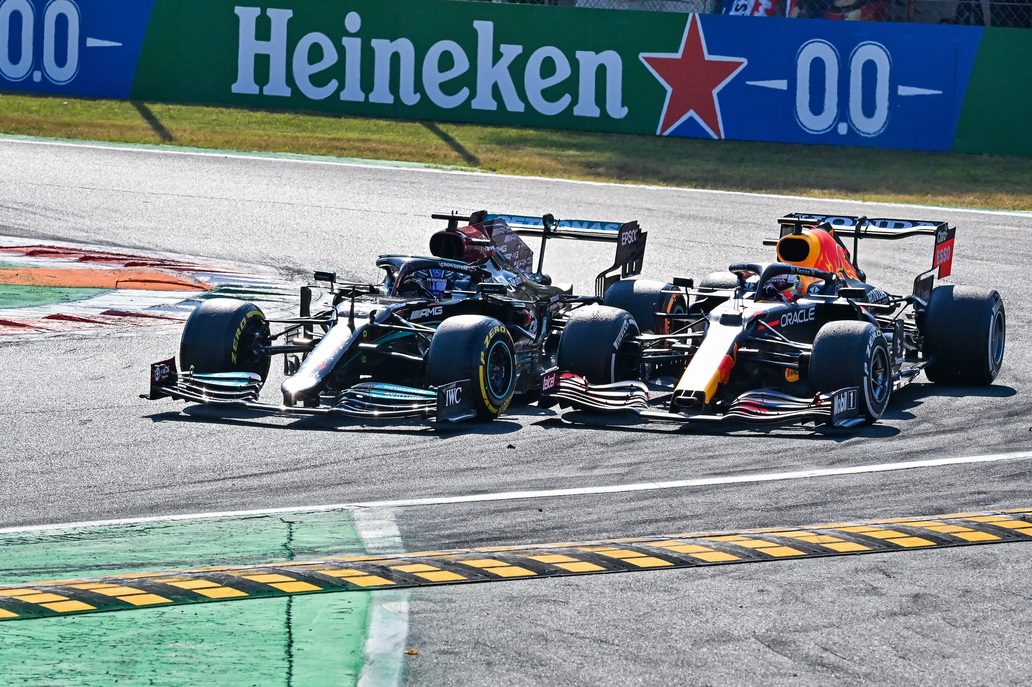 Hamilton și Verstappen, cursă infernală pentru titlul din F1. Cum arată clasamentul piloților cu 7 etape înainte de final