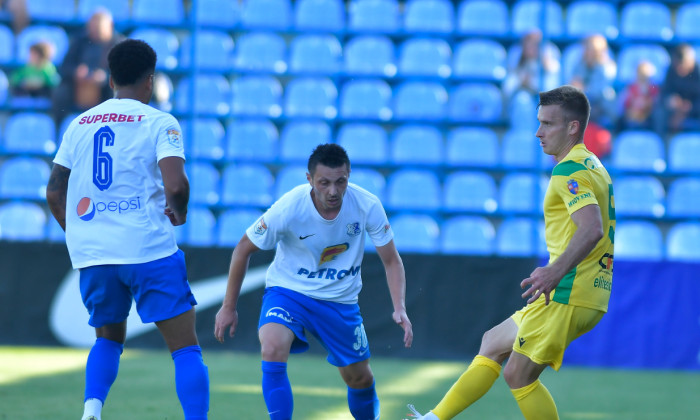 Adrian Cierpka, într-un meci Farul - CS Mioveni / Foto: Sport Pictures