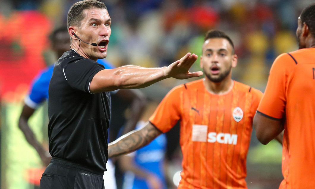 KYIV, UKRAINE - AUGUST 10: Referee Istvan Kovacs during the UEFA Champions League: Third Qualifying Round Leg Two match between Shakhtar Donetsk and KRC Genk at NSK Olimpiejsky on August 10, 2021 in Kyiv, Ukraine (Photo by Andrey Lukatsky/Orange Pictures)