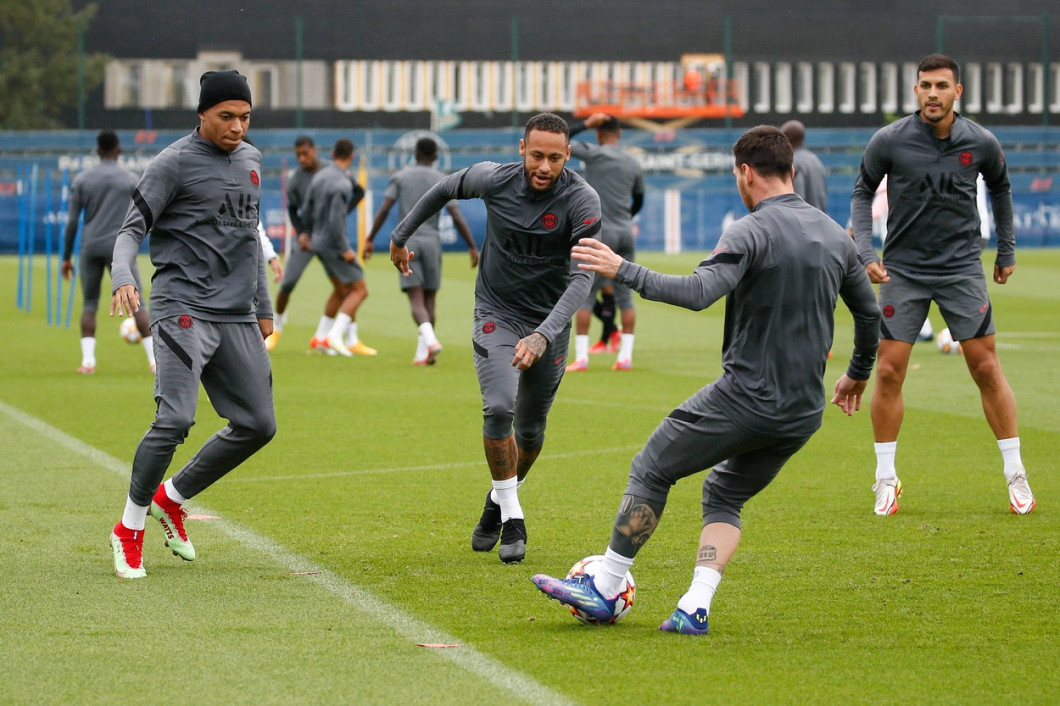 Saint-Germain-en-Laye: PSG's UEFA Champions League Training Session