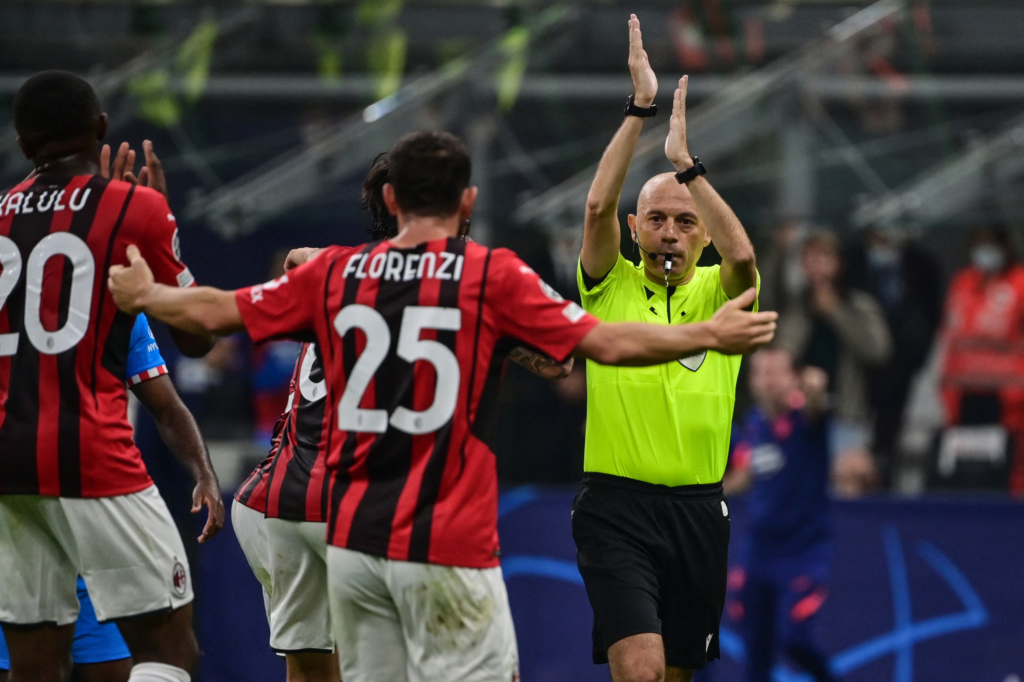 Atletico a învins-o pe Milan printr-un penalty controversat acordat în prelungiri! Italienii sunt siguri: arbitrii au greșit