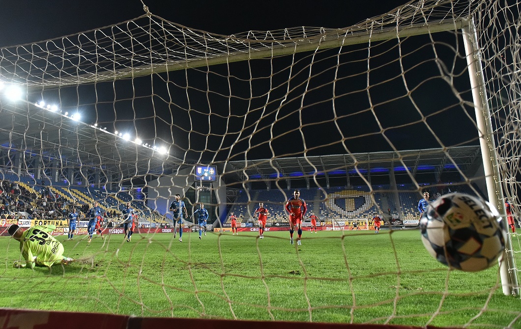 Verdictul lui Ion Crăciunescu! Deciziile care schimbă tot în Chindia - FCSB. ”Două eliminări și un penalty!”