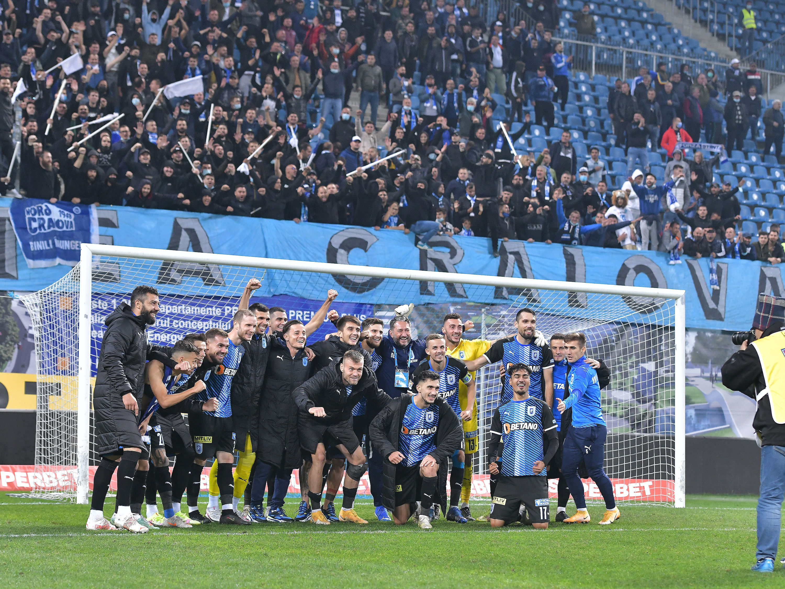 Nume și emblemă schimbate pentru Universitatea Craiova la derby-ul cu U Craiova 1948. Ce a apărut pe tabela de marcaj