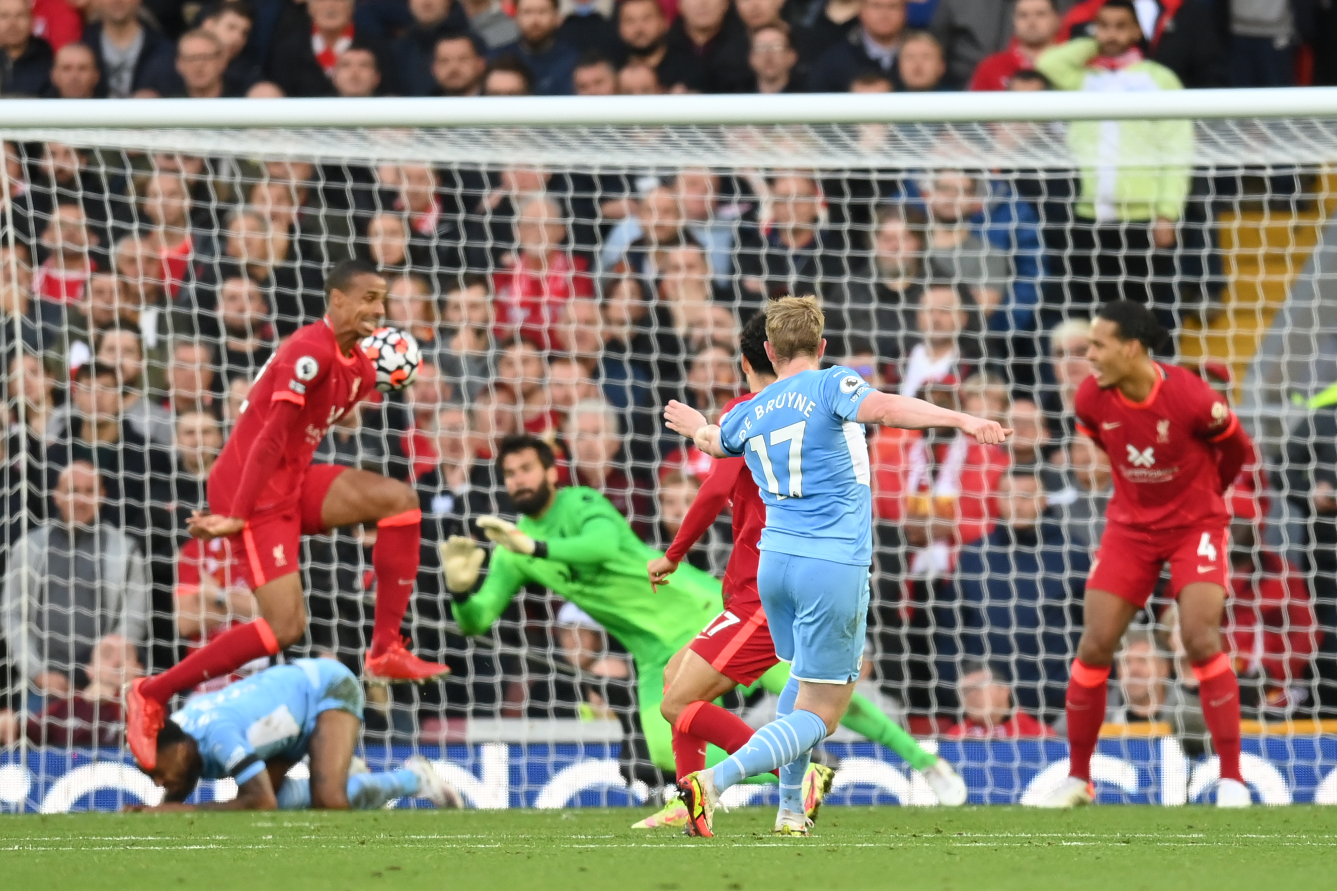 Camerele au surprins totul. Oficialii lui Manchester City s-au dus direct la poliție. Ce s-a întâmplat la derby-ul cu Liverpool