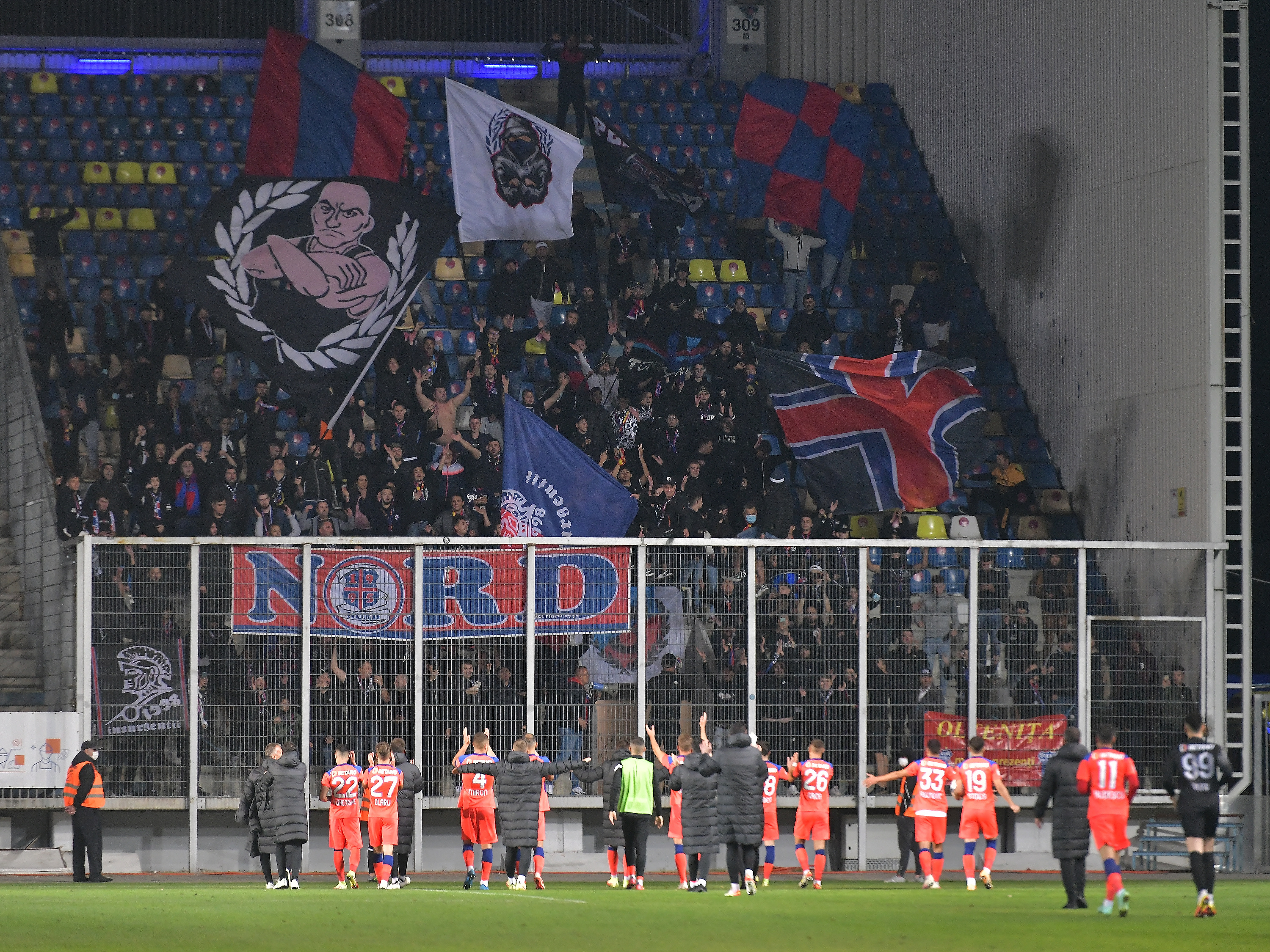 Peluza Nord și FCSB, campanie pentru ajutorarea refugiaților! Suporterii vor merge la frontiera din Ucraina